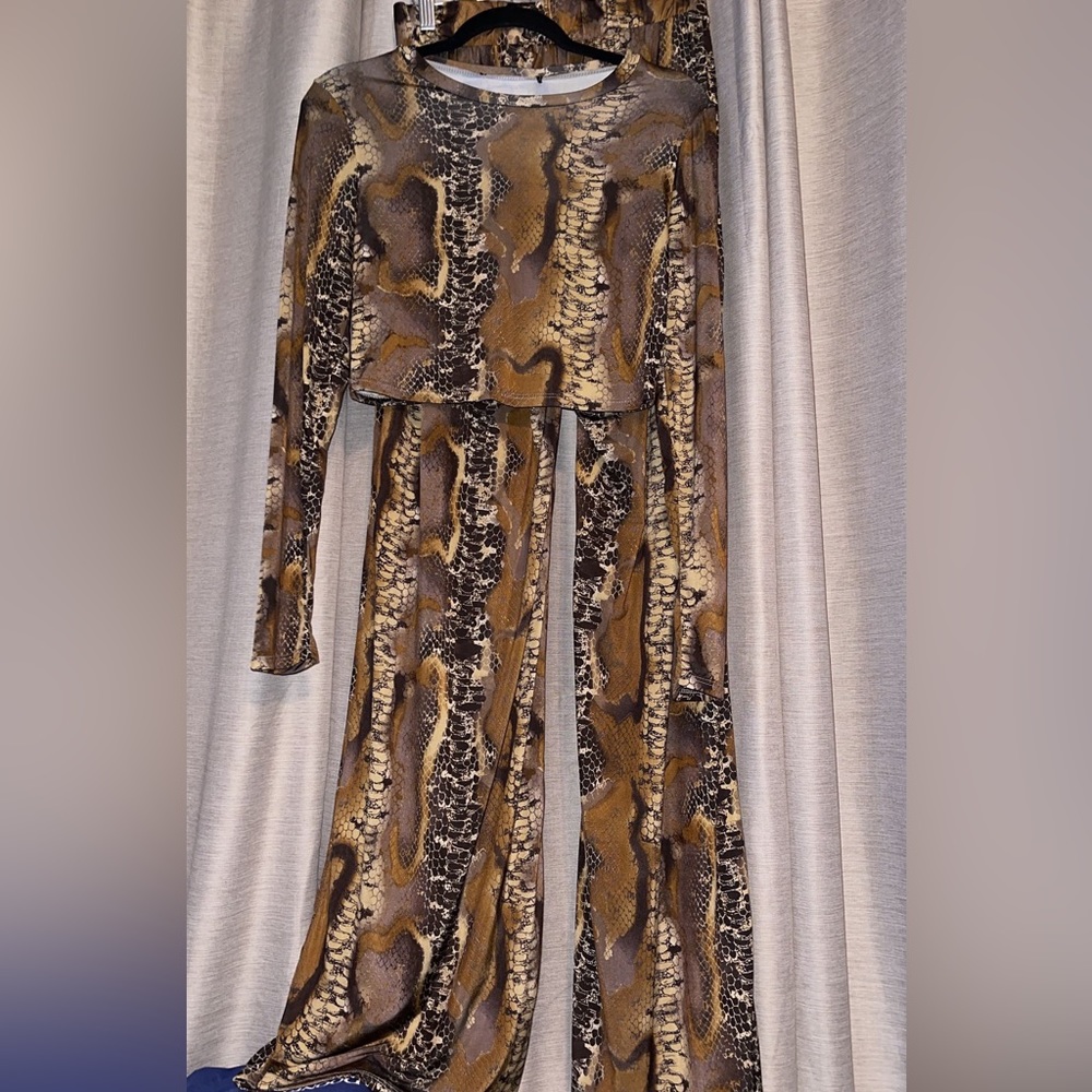 *BRAND NEW* 2 Piece Snake Print Set (Crop Top & Palazzo Pants)